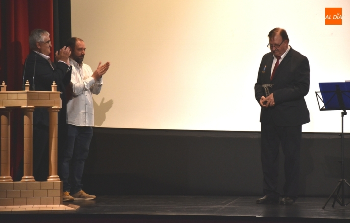 El FICEE brinda un homenaje sorpresa a Míchel por una vida entregada al Teatro