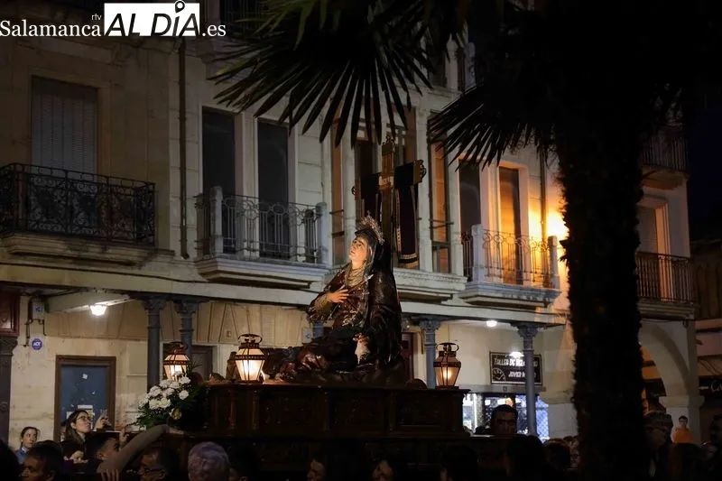 Foto 3 - Procesi&oacute;n del Via Crucis con la Virgen de los Dolores