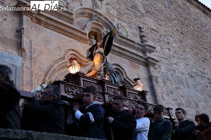 Foto 8 - Procesi&oacute;n del Via Crucis con la Virgen de los Dolores