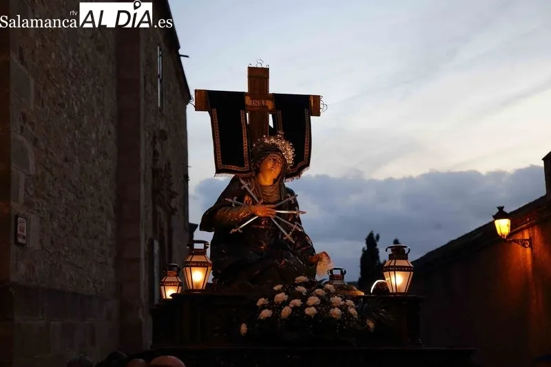 Foto 7 - Procesi&oacute;n del Via Crucis con la Virgen de los Dolores