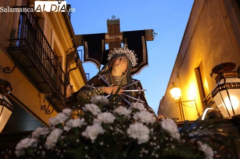 Foto 6 - Procesi&oacute;n del Via Crucis con la Virgen de los Dolores