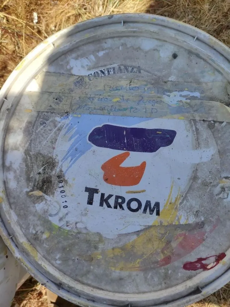 Imágenes de basura y escombros en Tejares