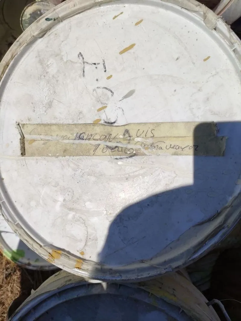 Imágenes de basura y escombros en Tejares
