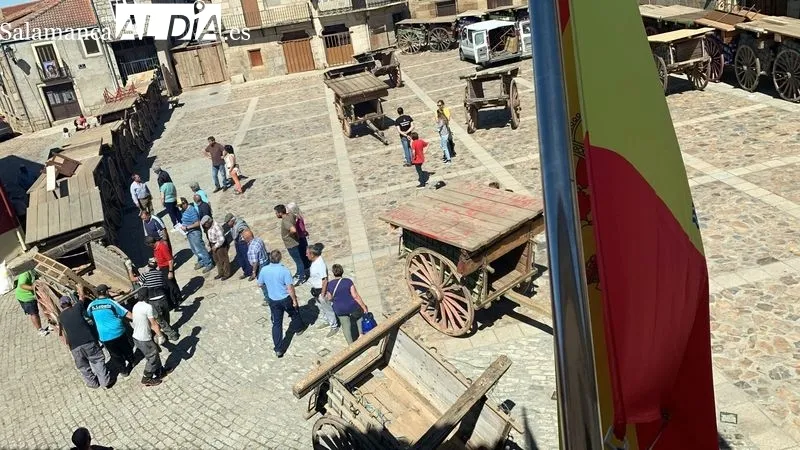Encierros y capeas protagonizan las fiestas de El Noveno que mantiene el coso taurino de carros de labranza