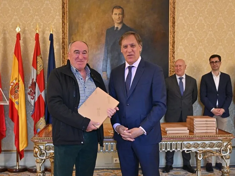 Homenaje a los 43 funcionarios municipales jubilados en el último año 