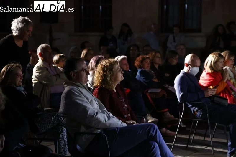 Foto 6 - El espect&aacute;culo Salamanca ilumina Europa llena de luz la fachada de la Universidad
