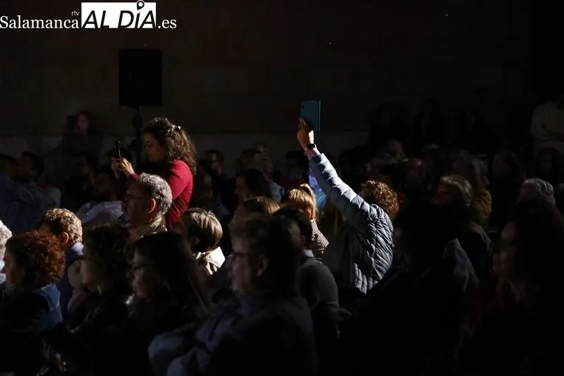 Foto 15 - El espect&aacute;culo Salamanca ilumina Europa llena de luz la fachada de la Universidad