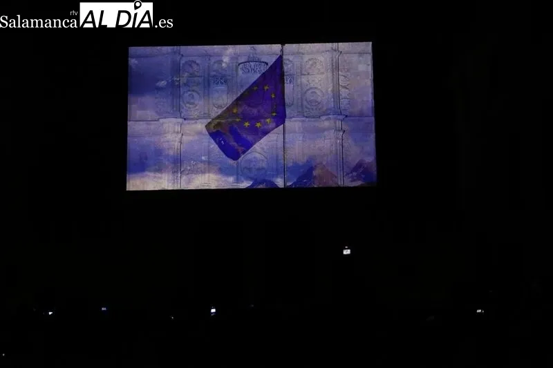 Foto 18 - El espect&aacute;culo Salamanca ilumina Europa llena de luz la fachada de la Universidad