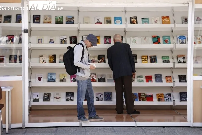 Foto 2 - Gran &eacute;xito en la primera jornada de la Feria del Libro