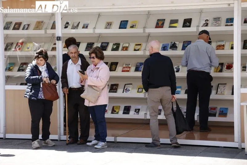 Foto 3 - Gran &eacute;xito en la primera jornada de la Feria del Libro