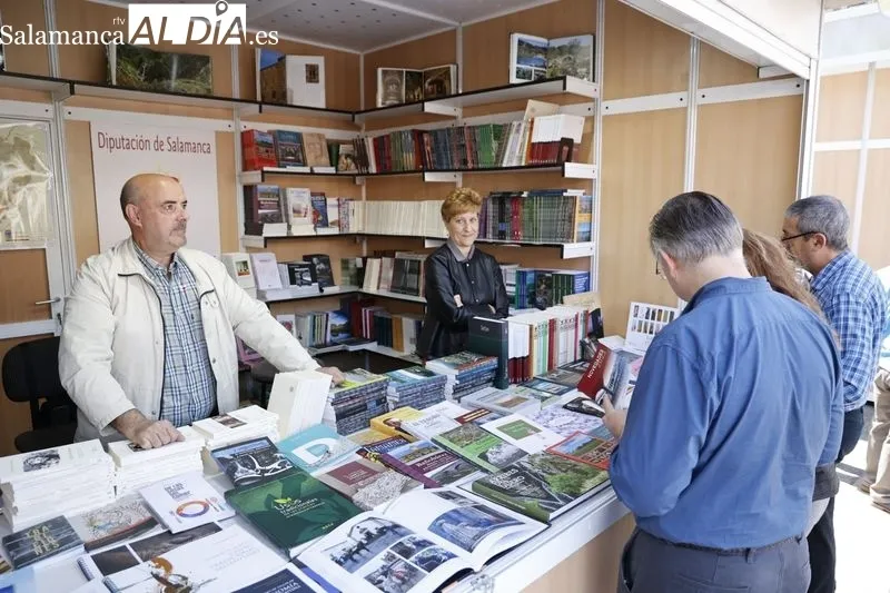 Foto 5 - Gran &eacute;xito en la primera jornada de la Feria del Libro