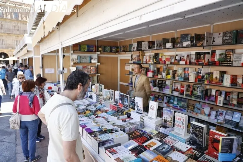 Foto 7 - Gran &eacute;xito en la primera jornada de la Feria del Libro