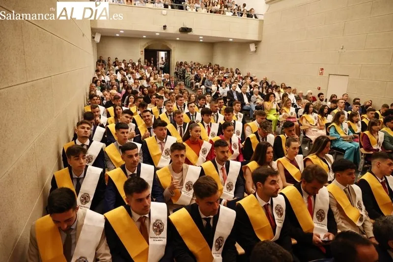 Foto 4 - Los alumnos de &uacute;ltimo curso de CAFYD celebran su graduaci&oacute;n
