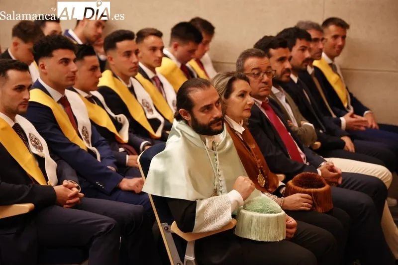 Foto 5 - Los alumnos de &uacute;ltimo curso de CAFYD celebran su graduaci&oacute;n