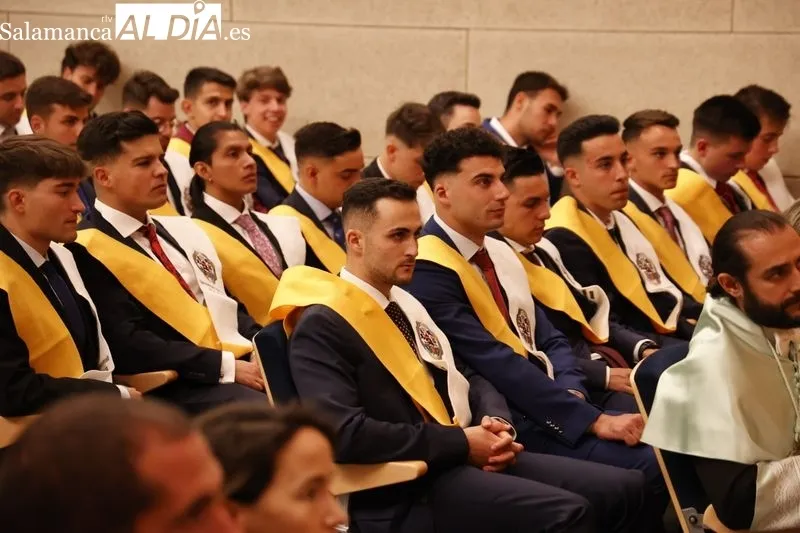 Foto 6 - Los alumnos de &uacute;ltimo curso de CAFYD celebran su graduaci&oacute;n