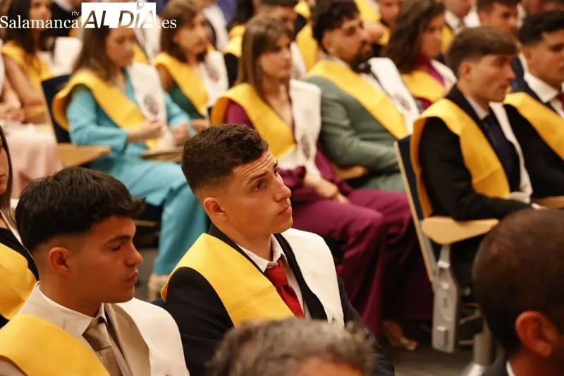 Foto 8 - Los alumnos de &uacute;ltimo curso de CAFYD celebran su graduaci&oacute;n
