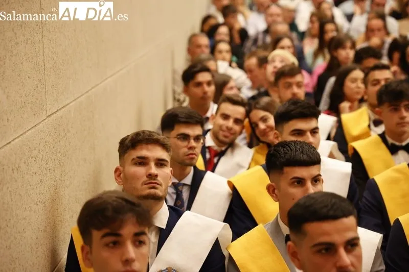 Foto 12 - Los alumnos de &uacute;ltimo curso de CAFYD celebran su graduaci&oacute;n