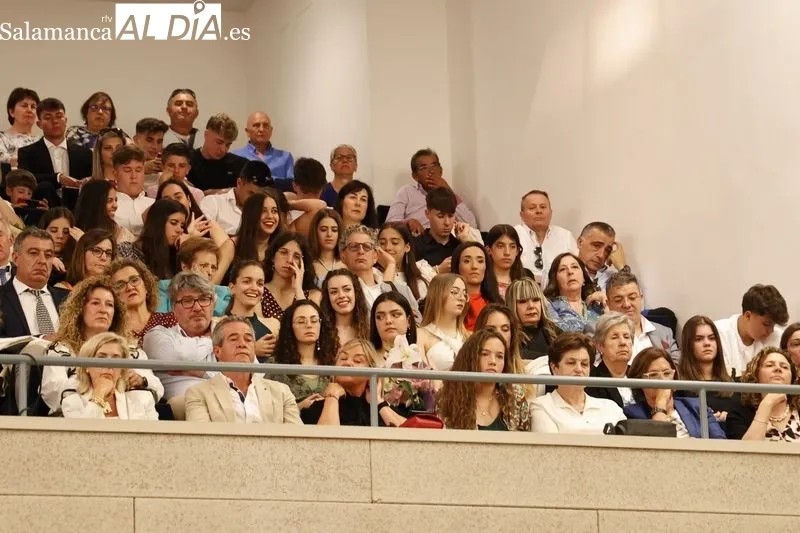 Foto 14 - Los alumnos de &uacute;ltimo curso de CAFYD celebran su graduaci&oacute;n