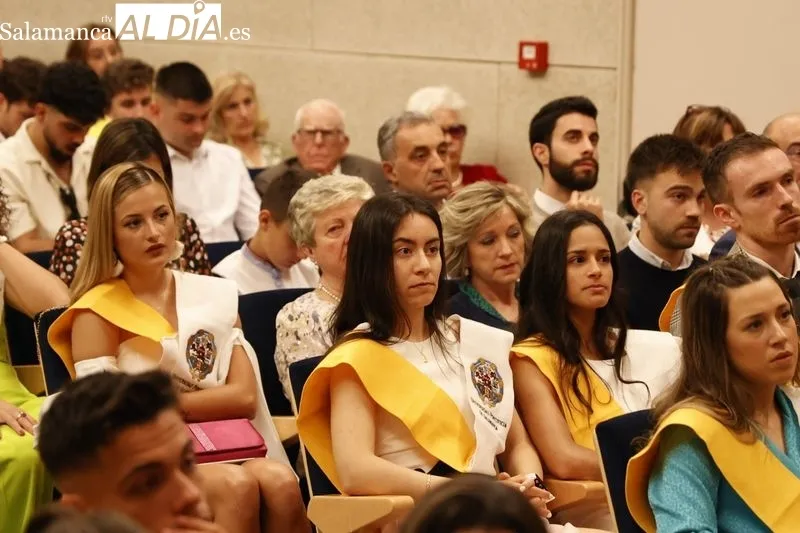 Foto 17 - Los alumnos de &uacute;ltimo curso de CAFYD celebran su graduaci&oacute;n