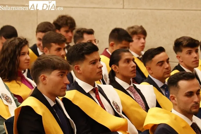 Foto 20 - Los alumnos de &uacute;ltimo curso de CAFYD celebran su graduaci&oacute;n