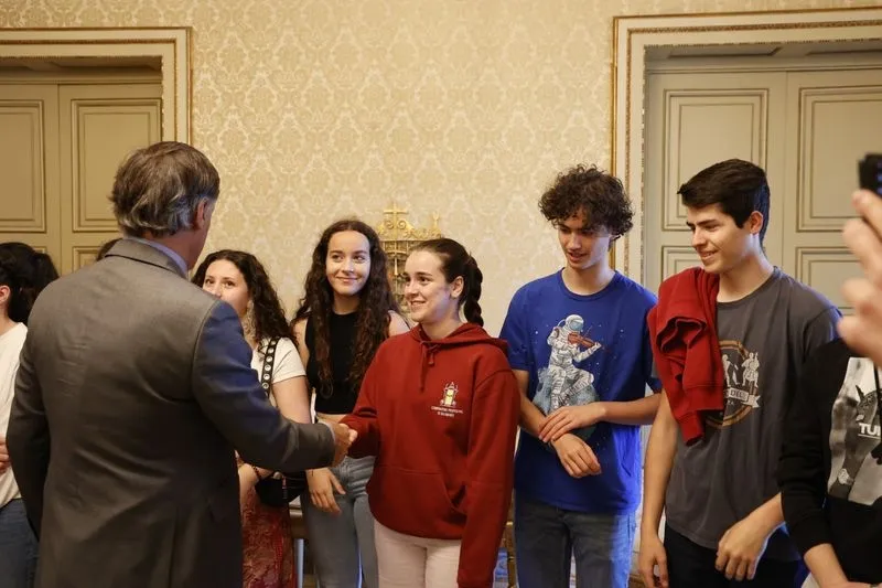 Foto 3 - La Joven Orquesta Sinf&oacute;nica Ciudad de Salamanca es recibida en el Ayuntamiento por Garc&iacute;a Carbayo