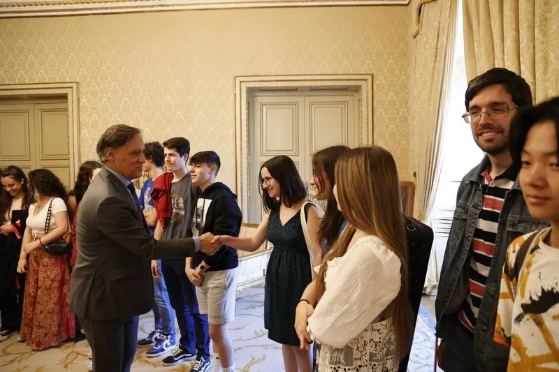 Foto 4 - La Joven Orquesta Sinf&oacute;nica Ciudad de Salamanca es recibida en el Ayuntamiento por Garc&iacute;a Carbayo
