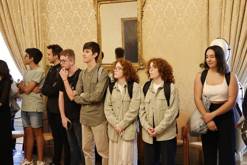 Foto 8 - La Joven Orquesta Sinf&oacute;nica Ciudad de Salamanca es recibida en el Ayuntamiento por Garc&iacute;a Carbayo