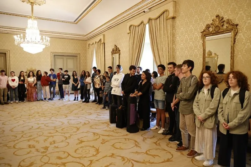 Foto 10 - La Joven Orquesta Sinf&oacute;nica Ciudad de Salamanca es recibida en el Ayuntamiento por Garc&iacute;a Carbayo