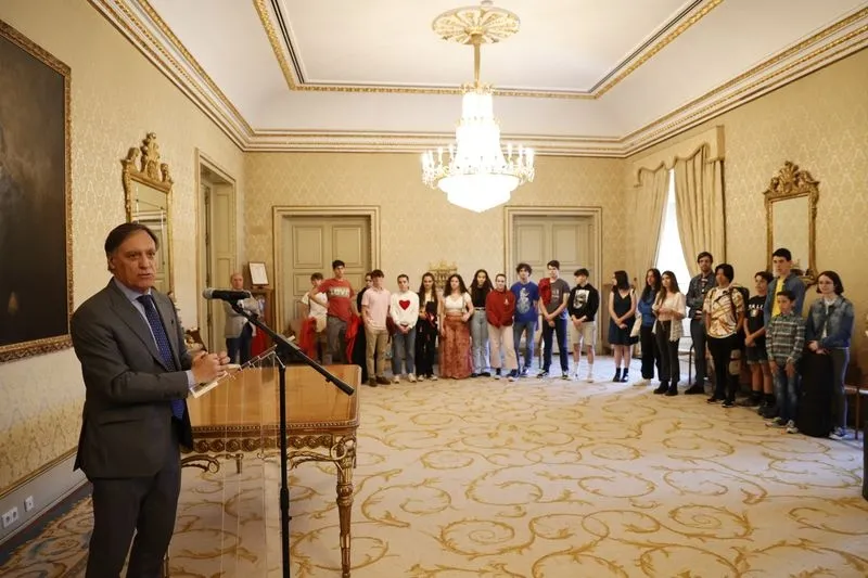 Foto 12 - La Joven Orquesta Sinf&oacute;nica Ciudad de Salamanca es recibida en el Ayuntamiento por Garc&iacute;a Carbayo
