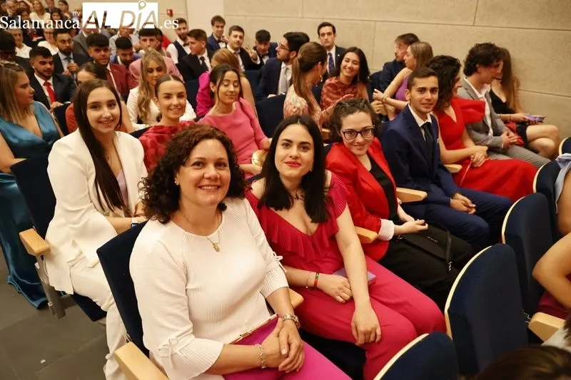 Foto 27 - Nuevos graduados en Educaci&oacute;n por la UPSA