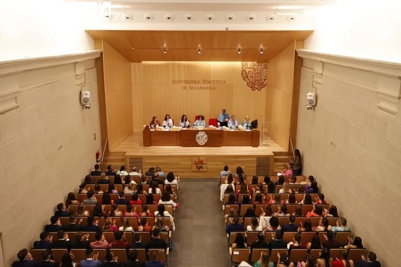Foto 4 - Nuevos graduados en Educaci&oacute;n por la UPSA