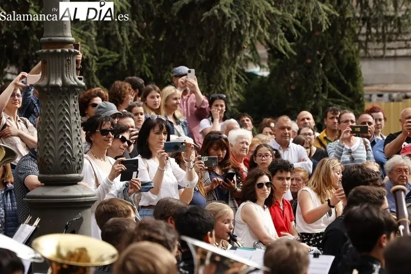 Foto 5 - M&aacute;s de 300 alumnos de conservatorios de Castilla y Le&oacute;n llenan de m&uacute;sica las calles salmantinas