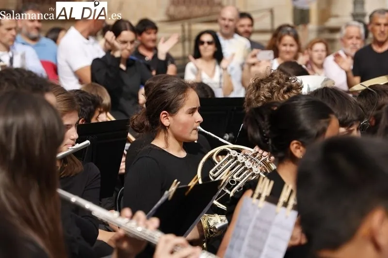 Foto 13 - M&aacute;s de 300 alumnos de conservatorios de Castilla y Le&oacute;n llenan de m&uacute;sica las calles salmantinas