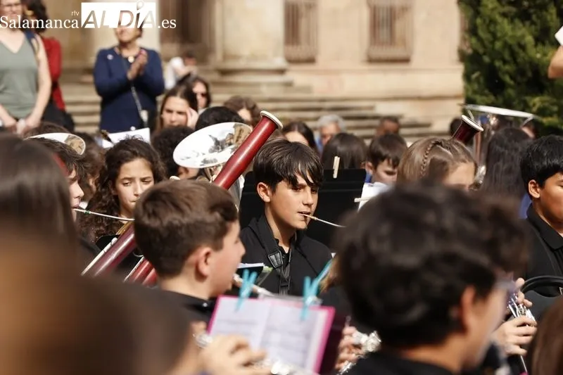 Foto 14 - M&aacute;s de 300 alumnos de conservatorios de Castilla y Le&oacute;n llenan de m&uacute;sica las calles salmantinas