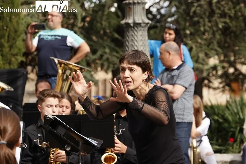 Foto 15 - M&aacute;s de 300 alumnos de conservatorios de Castilla y Le&oacute;n llenan de m&uacute;sica las calles salmantinas
