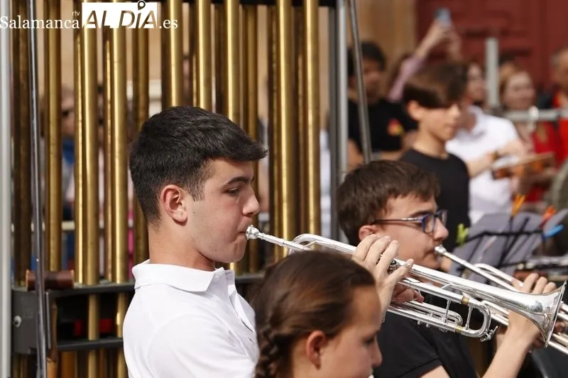 Foto 16 - M&aacute;s de 300 alumnos de conservatorios de Castilla y Le&oacute;n llenan de m&uacute;sica las calles salmantinas