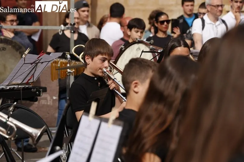 Foto 17 - M&aacute;s de 300 alumnos de conservatorios de Castilla y Le&oacute;n llenan de m&uacute;sica las calles salmantinas