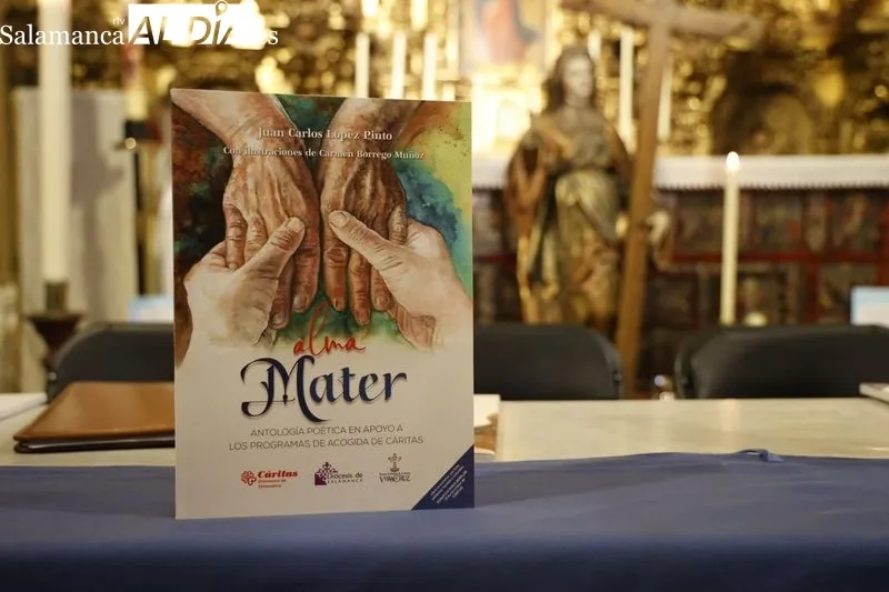 Foto 2 - Presentado 'Alma mater', una antolog&iacute;a po&eacute;tica que celebra a las madres en apoyo de C&aacute;ritas, de la mano de Juan Carlos L&oacute;pez Pinto y Carmen Borrego