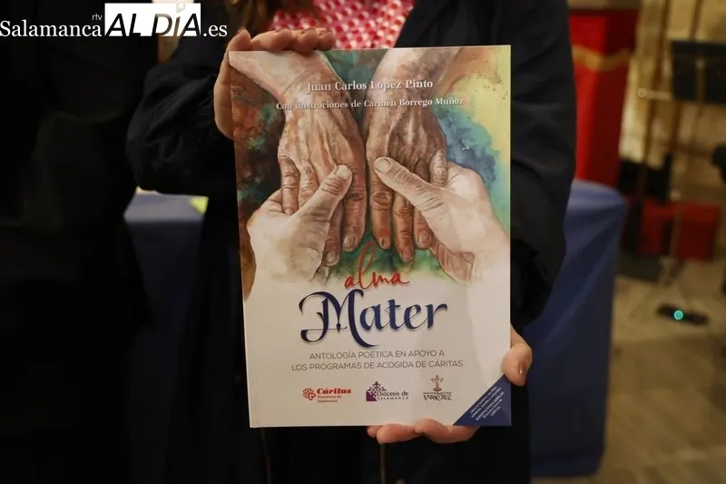 Foto 8 - Presentado 'Alma mater', una antolog&iacute;a po&eacute;tica que celebra a las madres en apoyo de C&aacute;ritas, de la mano de Juan Carlos L&oacute;pez Pinto y Carmen Borrego