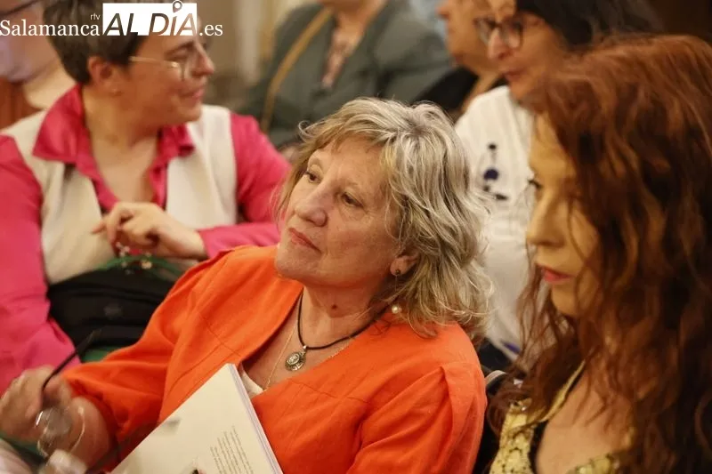Foto 12 - Presentado 'Alma mater', una antolog&iacute;a po&eacute;tica que celebra a las madres en apoyo de C&aacute;ritas, de la mano de Juan Carlos L&oacute;pez Pinto y Carmen Borrego