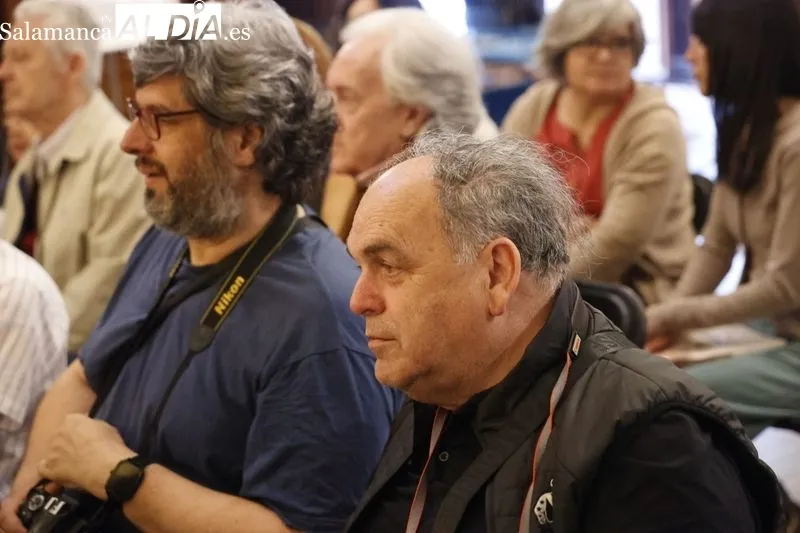 Foto 13 - Presentado 'Alma mater', una antolog&iacute;a po&eacute;tica que celebra a las madres en apoyo de C&aacute;ritas, de la mano de Juan Carlos L&oacute;pez Pinto y Carmen Borrego