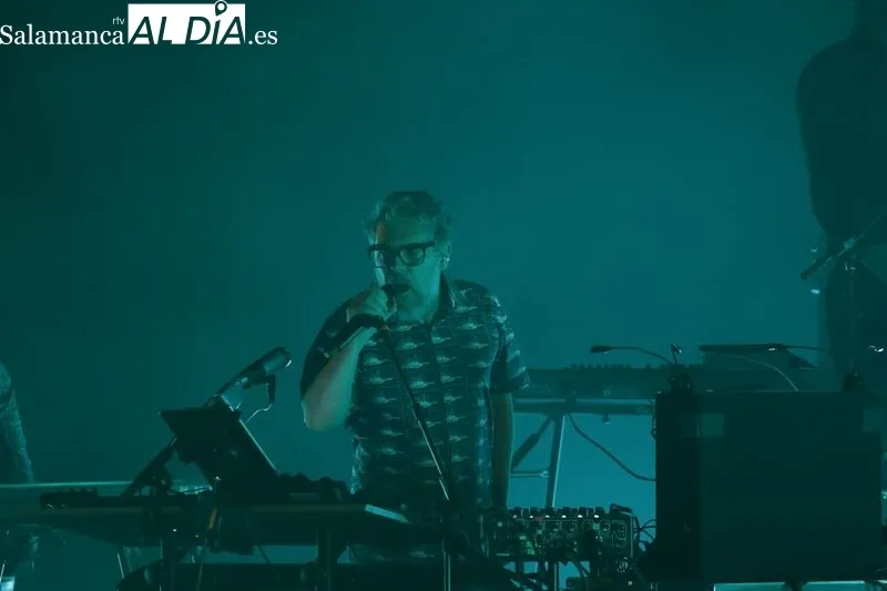 Foto 4 - Iv&aacute;n Ferreiro hace vibrar al CAEM con su 'Trinchera Pop'