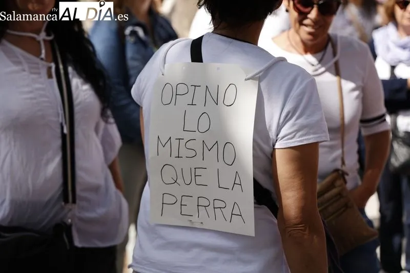 Foto 5 - La 'Marea Blanca' vuelve a pisar las calles para reivindicarse