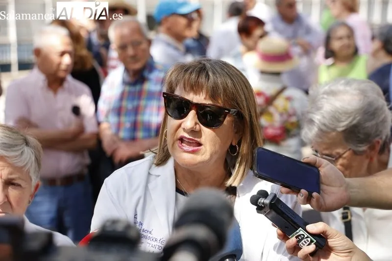Foto 9 - La 'Marea Blanca' vuelve a pisar las calles para reivindicarse