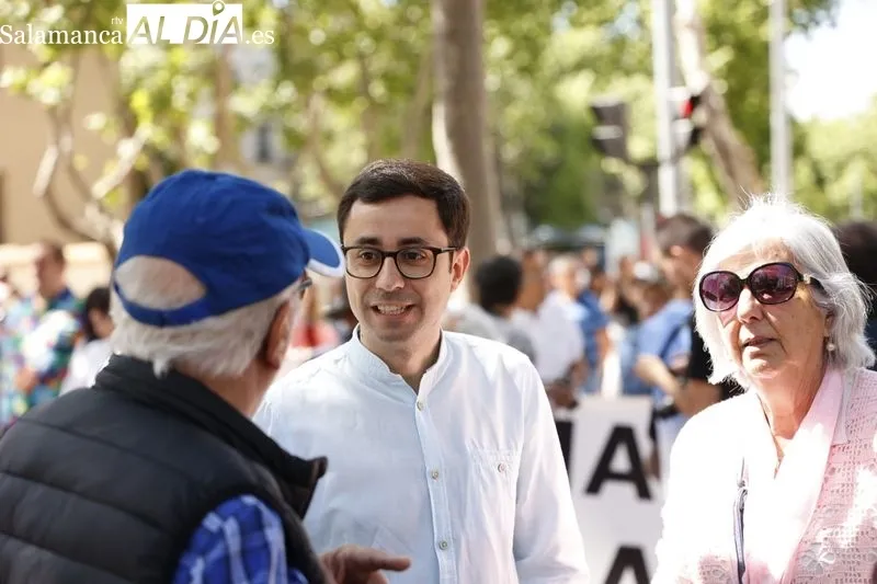 Foto 10 - La 'Marea Blanca' vuelve a pisar las calles para reivindicarse