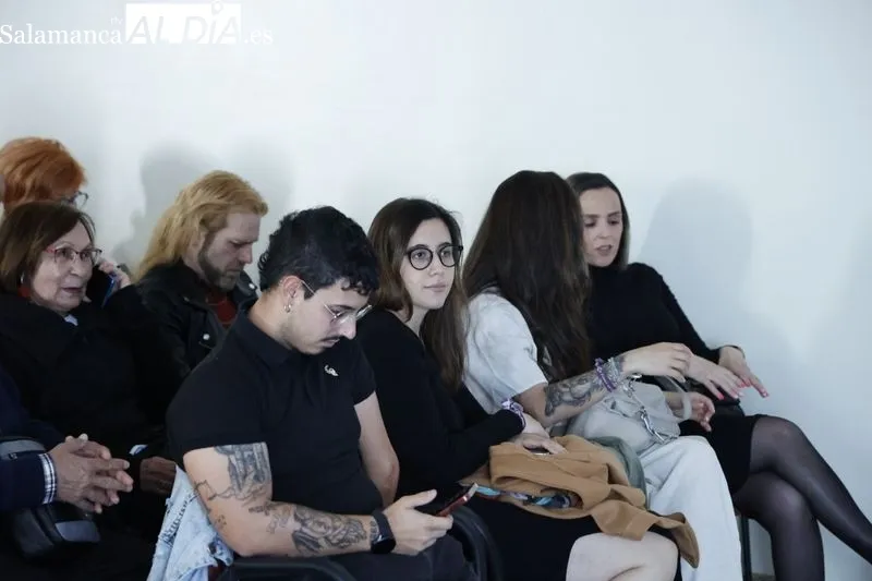 Foto 3 - La Sala de la Palabra del Liceo se llena para ver la presentaci&oacute;n del libro del periodista Javier Ruiz