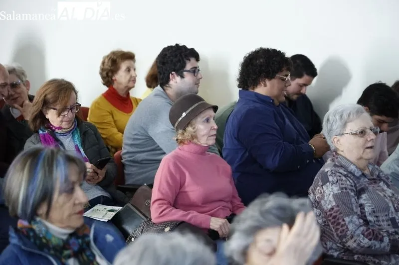 Foto 5 - La Sala de la Palabra del Liceo se llena para ver la presentaci&oacute;n del libro del periodista Javier Ruiz