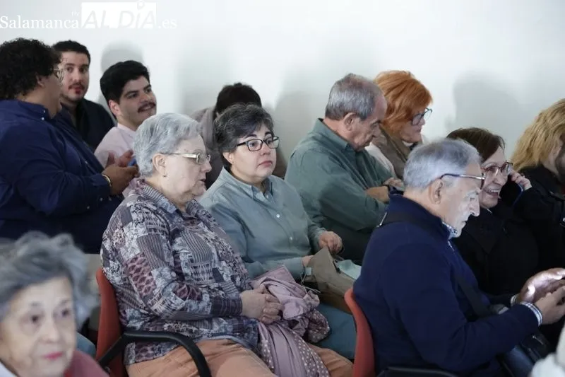 Foto 7 - La Sala de la Palabra del Liceo se llena para ver la presentaci&oacute;n del libro del periodista Javier Ruiz