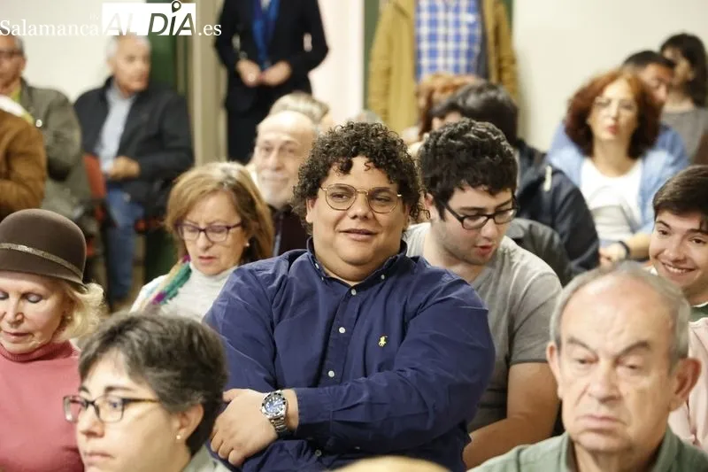 Foto 8 - La Sala de la Palabra del Liceo se llena para ver la presentaci&oacute;n del libro del periodista Javier Ruiz