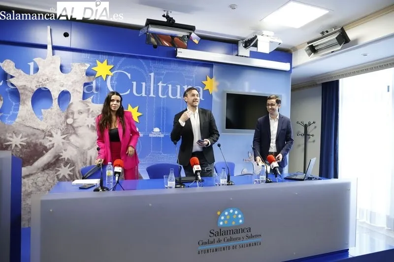 Foto 9 - La Sala de la Palabra del Liceo se llena para ver la presentaci&oacute;n del libro del periodista Javier Ruiz